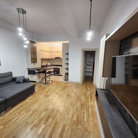 Near Airport 2 Rooms Apartments In Himson Iasi Luaran gambar