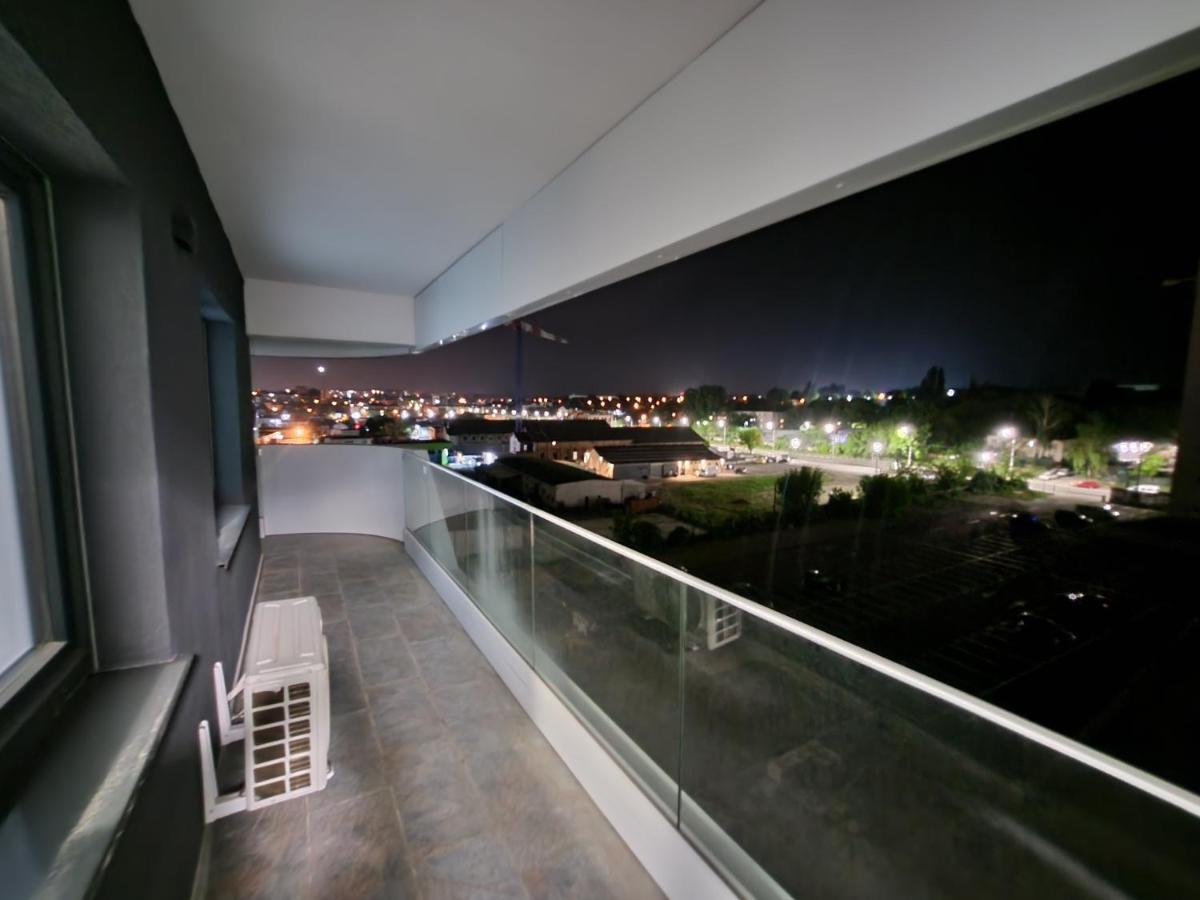 Near Airport 2 Rooms Apartments In Himson Iasi Luaran gambar