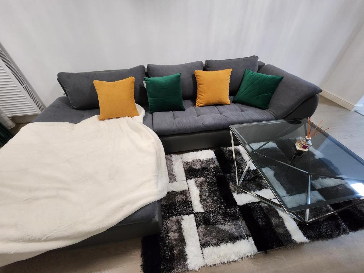 Near Airport 2 Rooms Apartments In Himson Iasi Luaran gambar