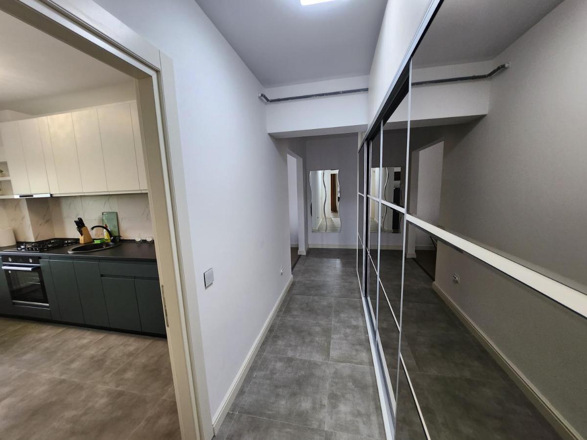 Near Airport 2 Rooms Apartments In Himson Iasi Luaran gambar