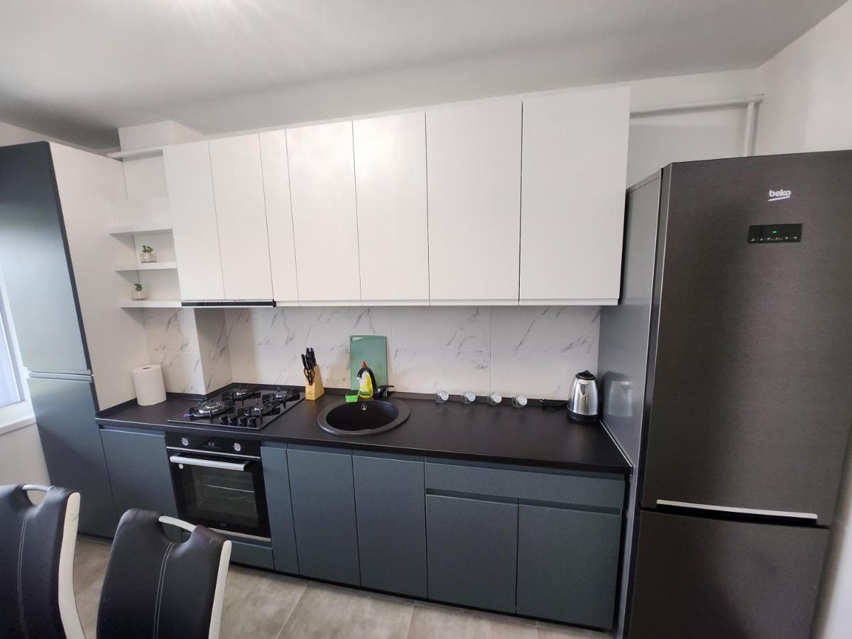 Near Airport 2 Rooms Apartments In Himson Iasi Luaran gambar