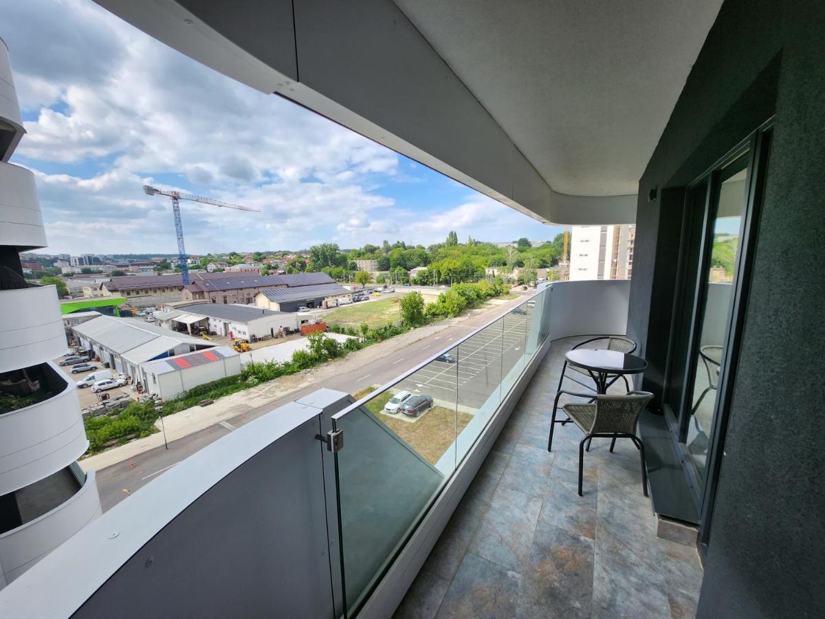 Near Airport 2 Rooms Apartments In Himson Iasi Luaran gambar