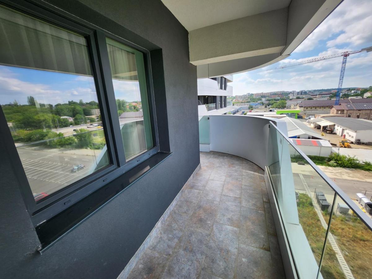 Near Airport 2 Rooms Apartments In Himson Iasi Luaran gambar