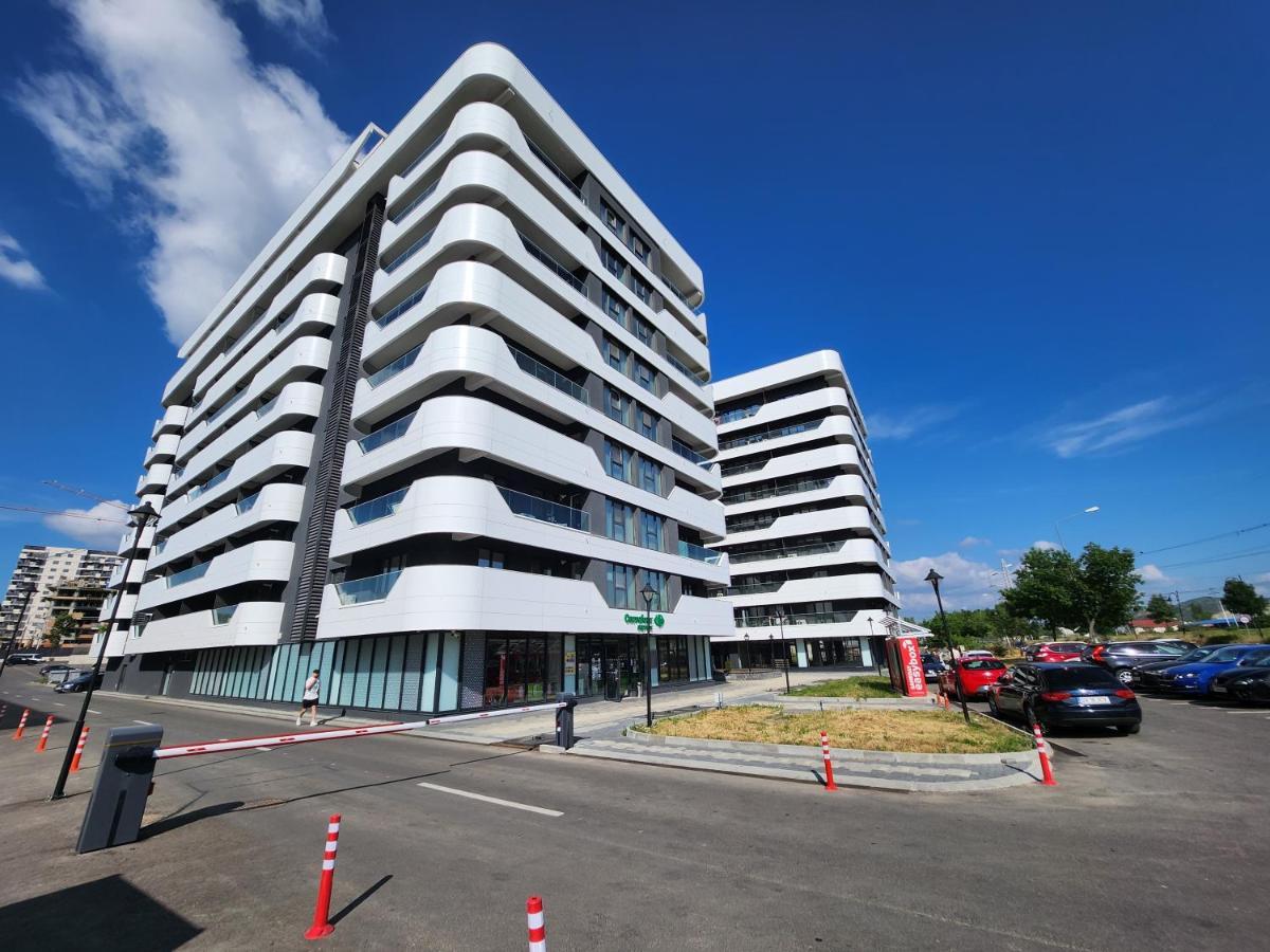 Near Airport 2 Rooms Apartments In Himson Iasi Luaran gambar