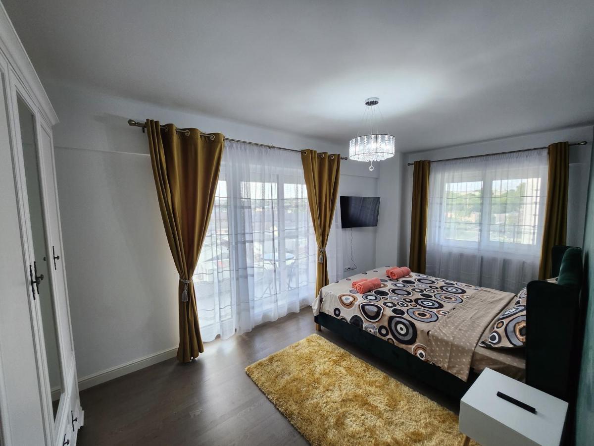 Near Airport 2 Rooms Apartments In Himson Iasi Luaran gambar