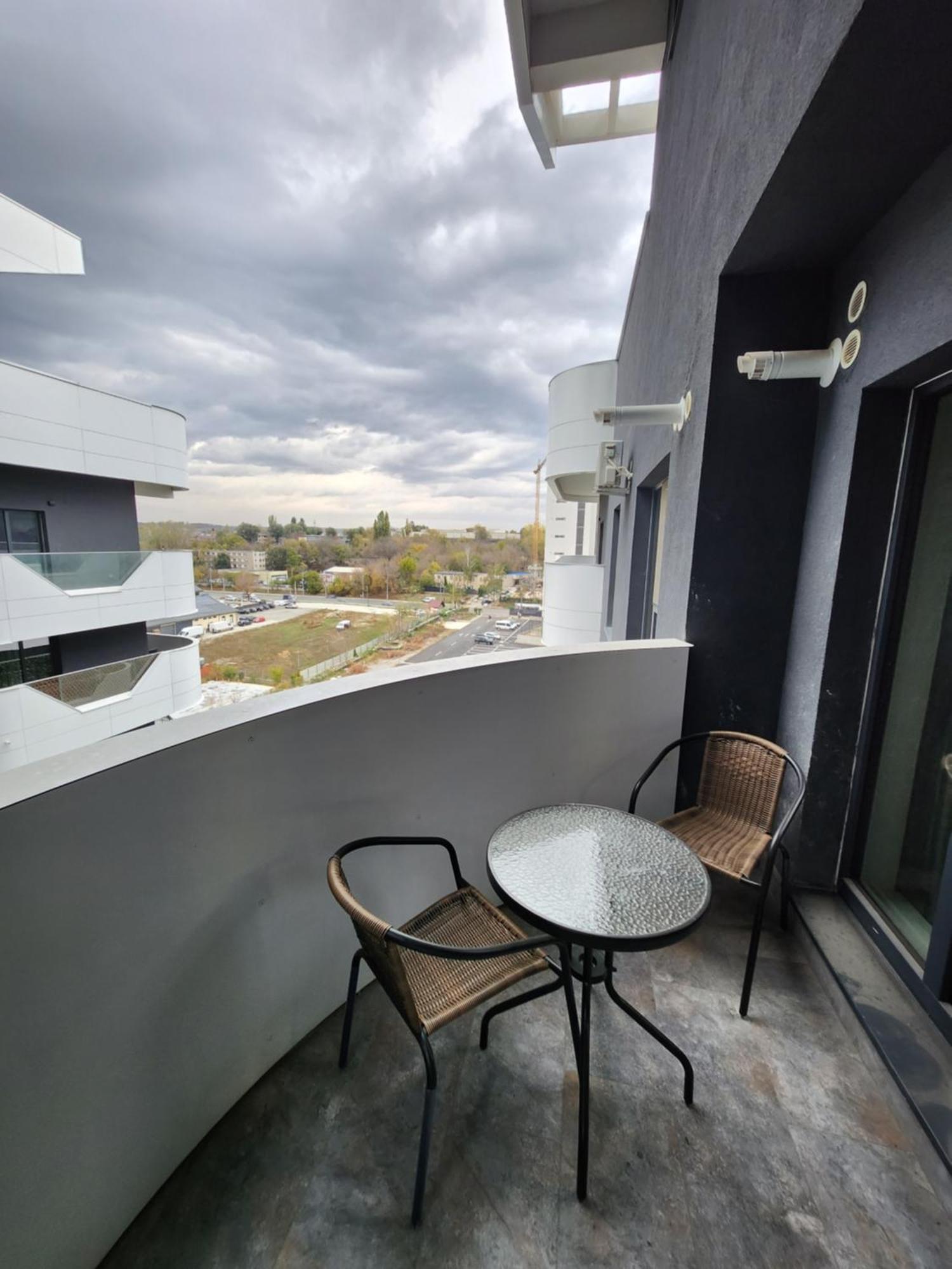Near Airport 2 Rooms Apartments In Himson Iasi Luaran gambar