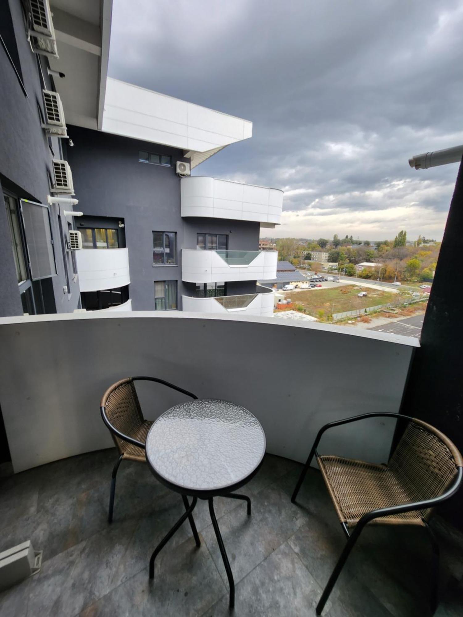 Near Airport 2 Rooms Apartments In Himson Iasi Luaran gambar