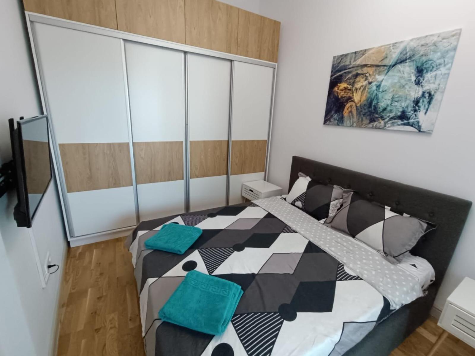 Near Airport 2 Rooms Apartments In Himson Iasi Luaran gambar