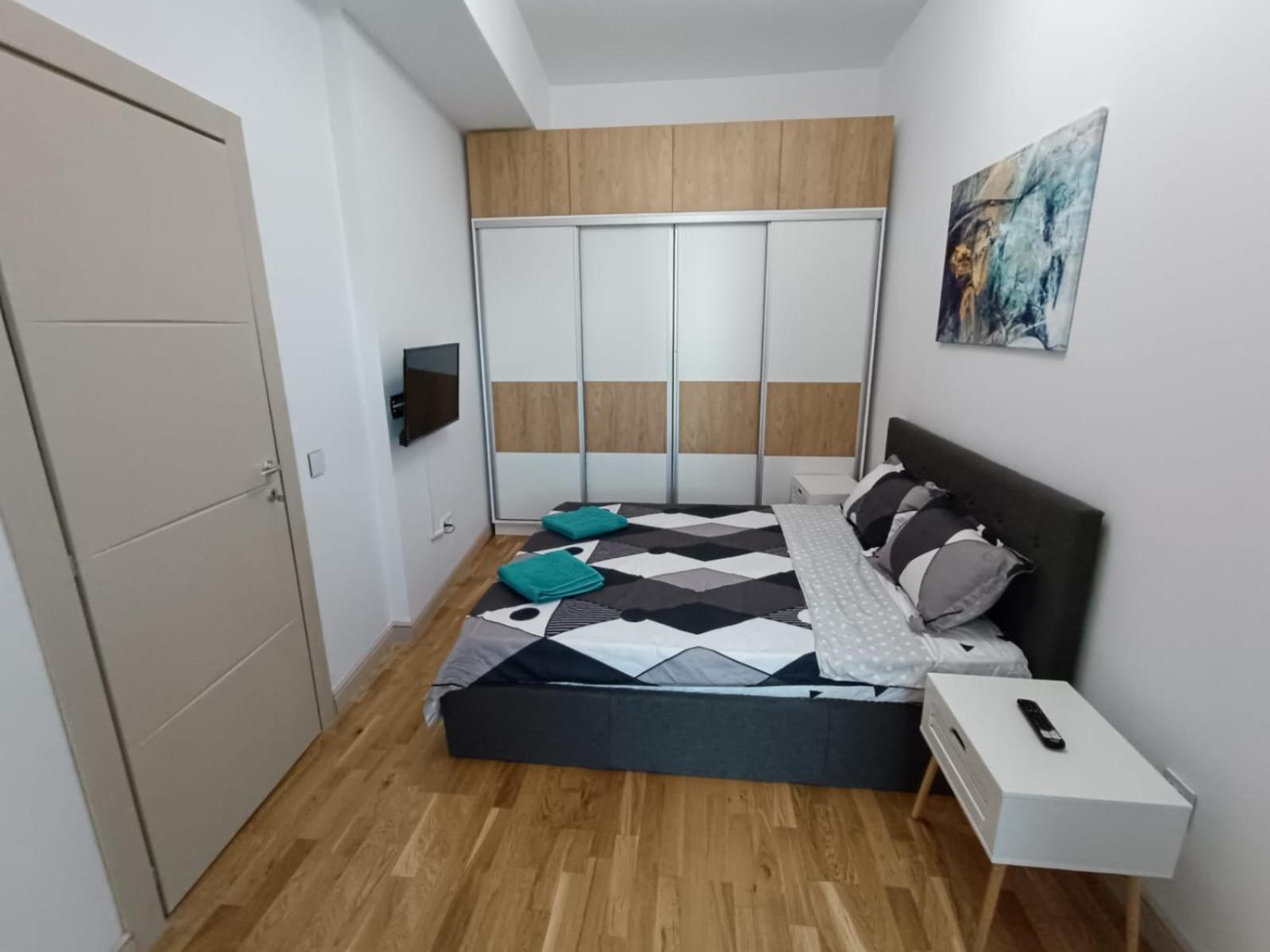 Near Airport 2 Rooms Apartments In Himson Iasi Luaran gambar