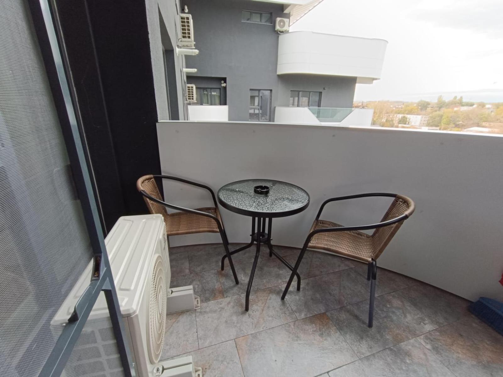 Near Airport 2 Rooms Apartments In Himson Iasi Luaran gambar