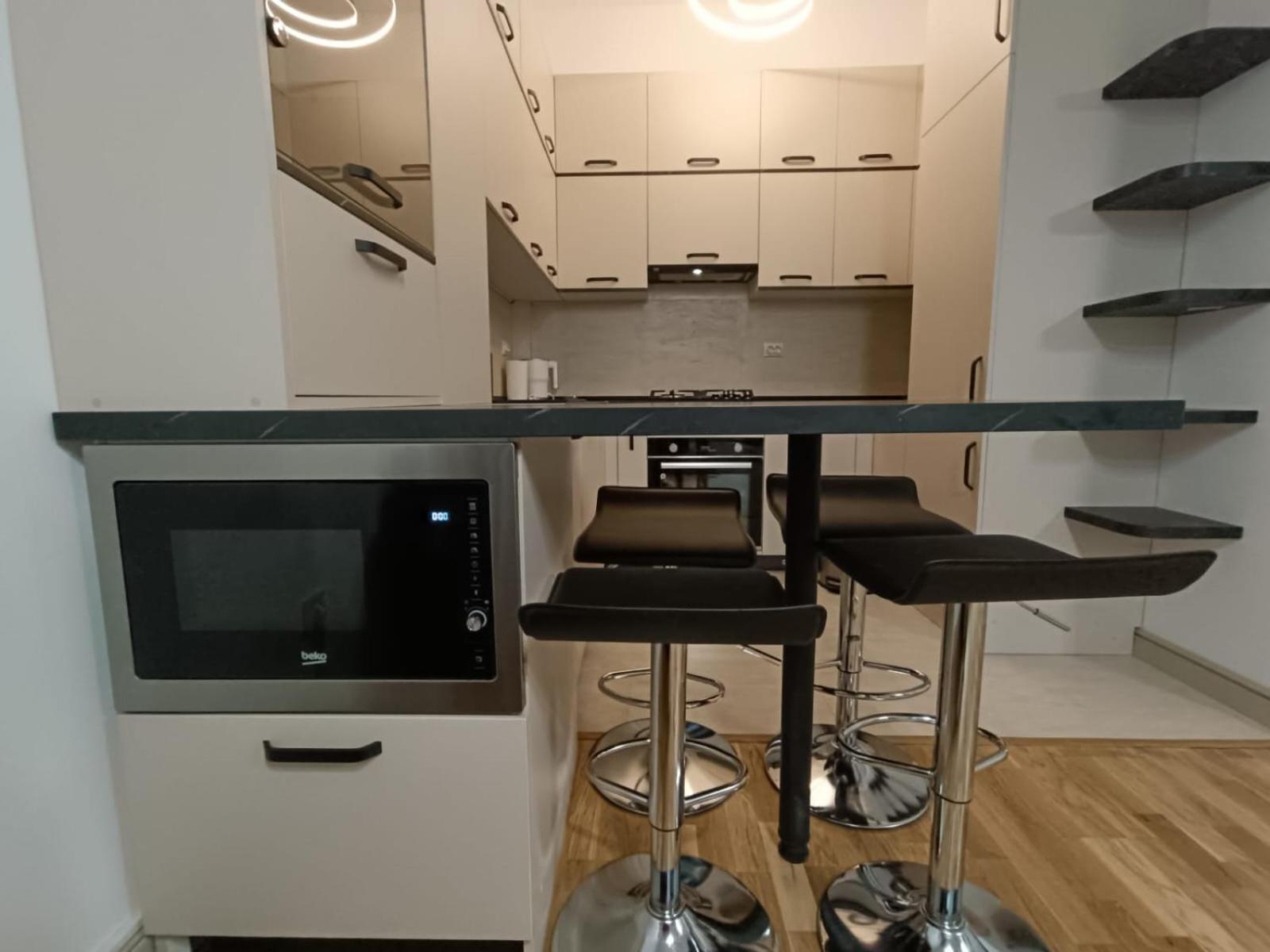 Near Airport 2 Rooms Apartments In Himson Iasi Luaran gambar