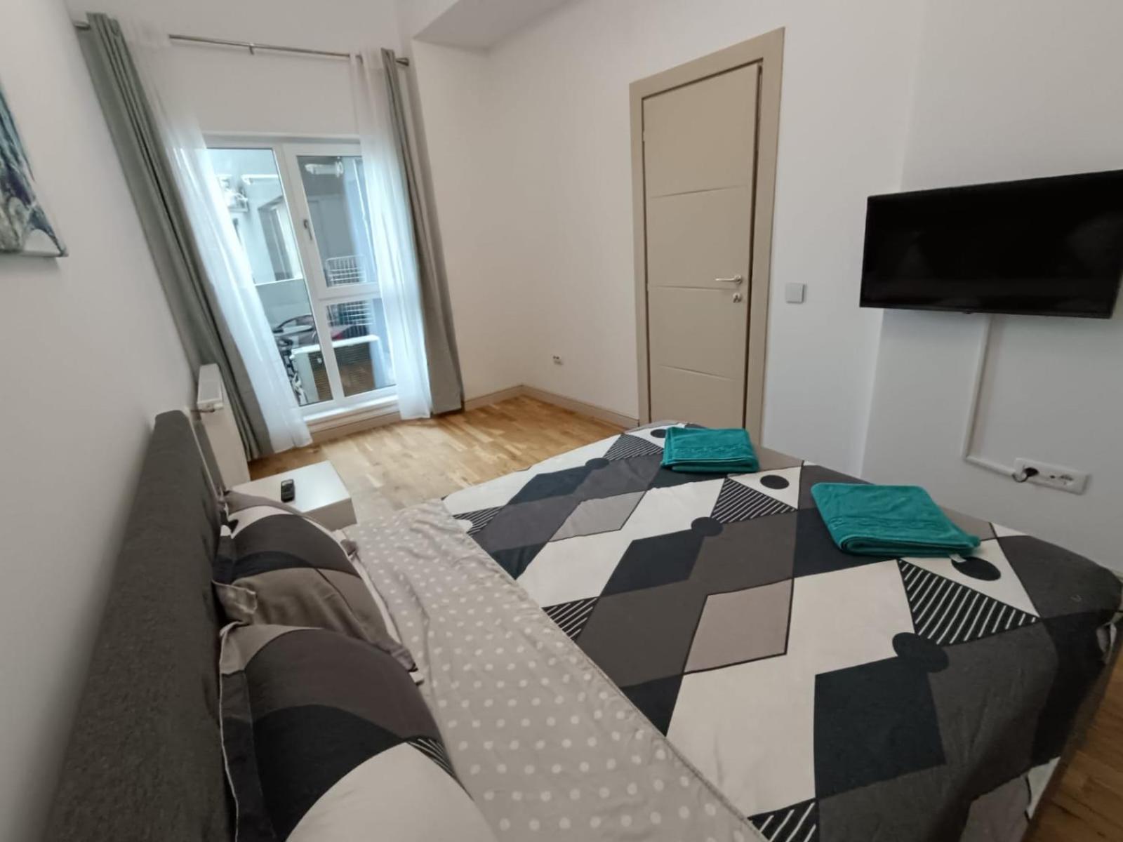 Near Airport 2 Rooms Apartments In Himson Iasi Luaran gambar